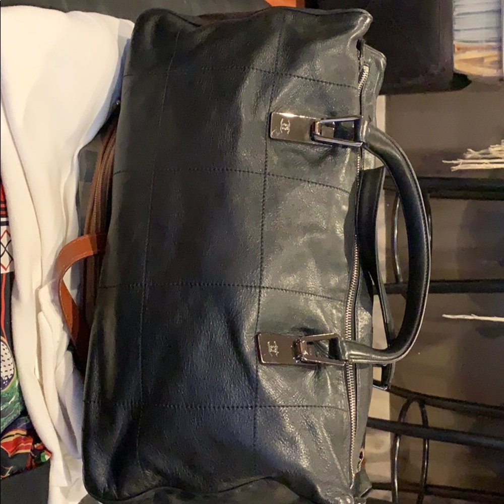 Chanel leather purse comes with original dust bag